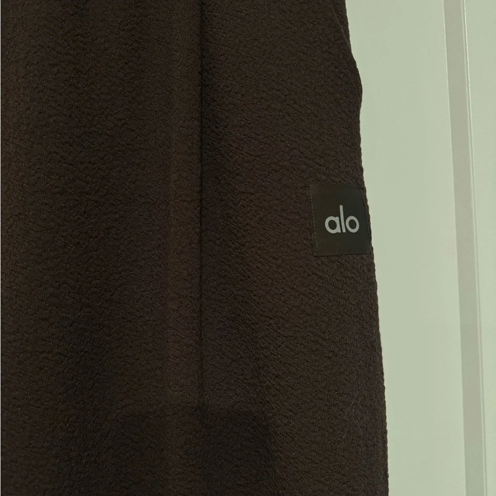 Alo Textured Tailored Pant, Espresso, Size Medium - Picture 3 of 3